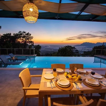 Carina / Kalkan מלון קס