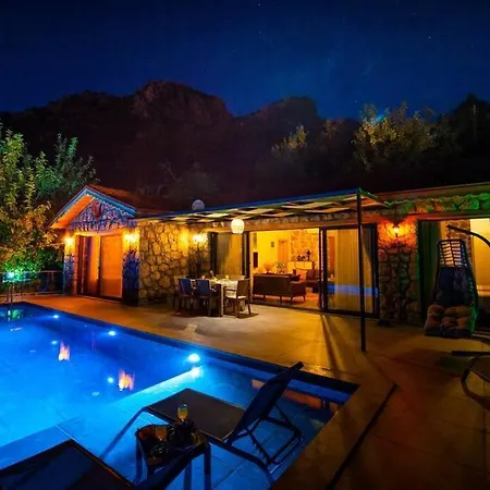 Ξενοδοχείο Carina / Kalkan 4*